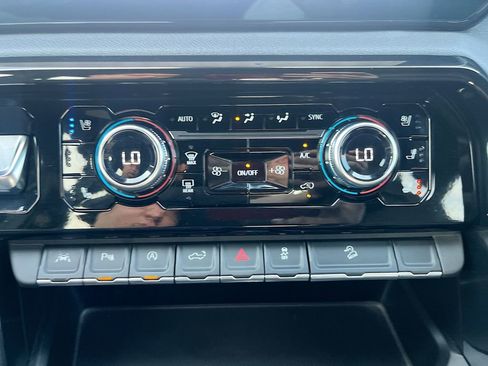 Used 2024 GMC Sierra 1500 AT4 w/ Technology Package image 21