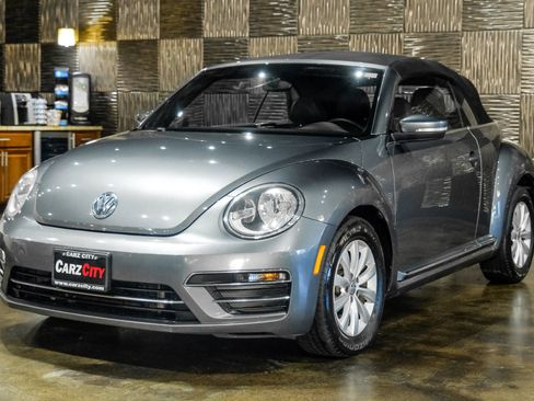 Used 2018 Volkswagen Beetle 2.0T SE FWD image 7