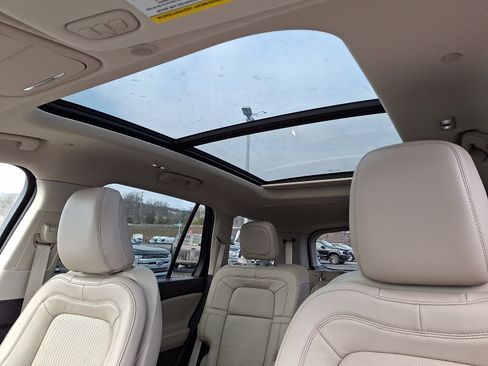 Certified 2023 Lincoln Aviator Reserve w/ Elements Package Plus AWD/4WD image 15