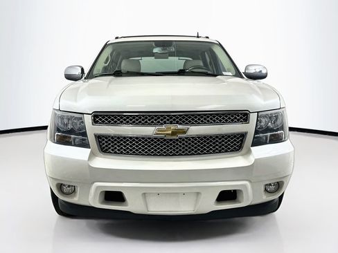 Used 2011 Chevrolet Avalanche LTZ RWD image 5