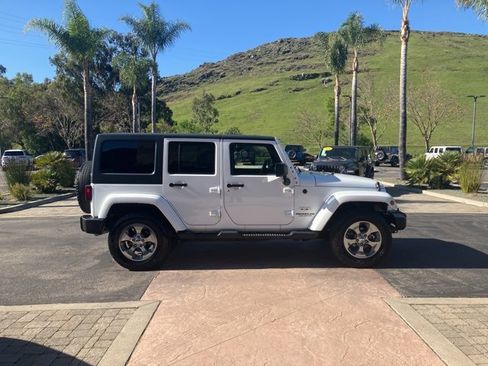 Used 2016 Jeep Wrangler Unlimited Sahara w/ Connectivity Group image 7