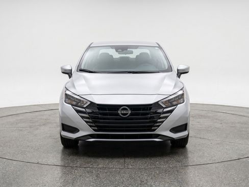 Used 2025 Nissan Versa SV FWD image 2
