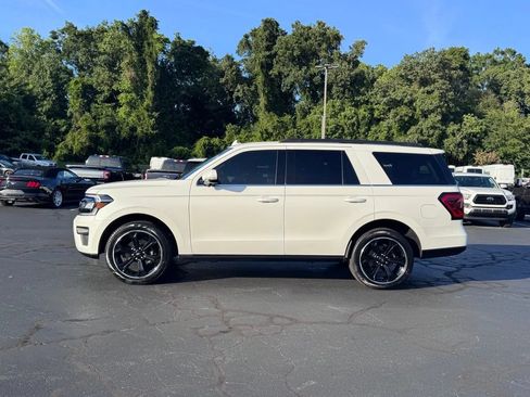 Used 2024 Ford Expedition Limited RWD image 3