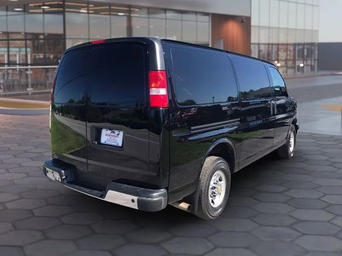 Used 2019 Chevrolet Express 2500 w/ Driver Convenience Package RWD image 4