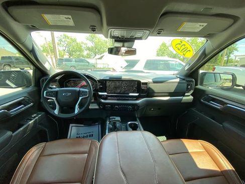 Used 2025 Chevrolet Silverado 1500 LT Trail Boss AWD/4WD image 15