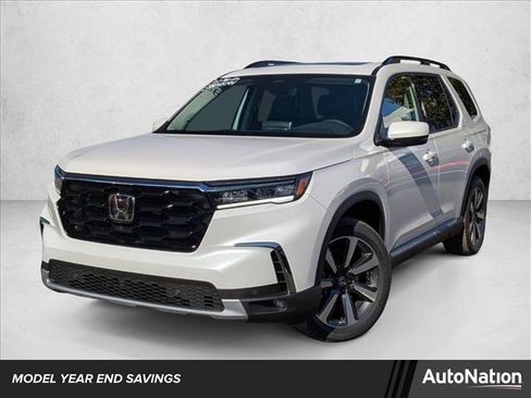 New 2025 Honda Pilot Touring image 1
