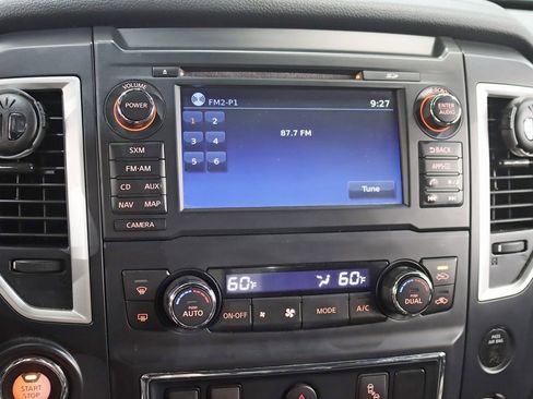 Used 2018 Nissan Titan SV w/ SV Convenience Package image 18