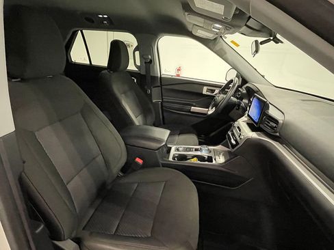 Used 2022 Ford Explorer XLT image 26