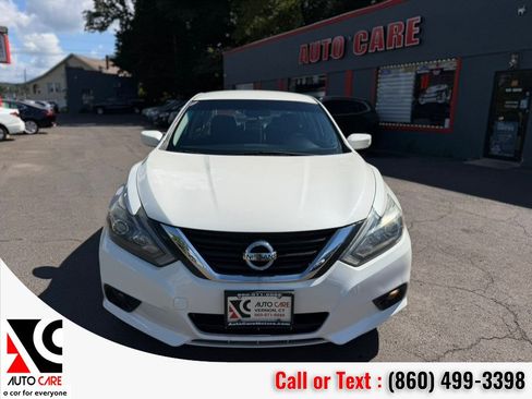 Used 2018 Nissan Altima 2.5 SR FWD image 2