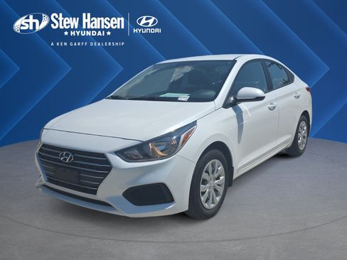 Used 2021 Hyundai Accent SE FWD image 1