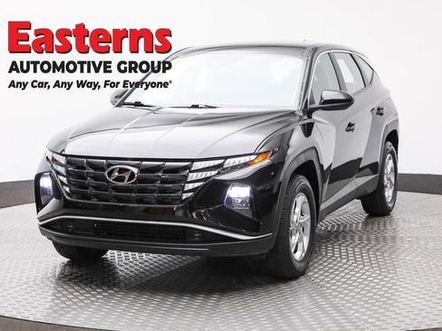 Used 2023 Hyundai Tucson SE image 1