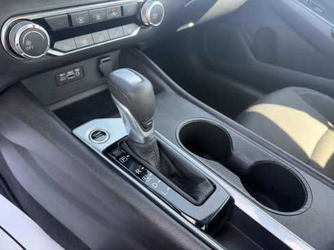 Used 2025 Nissan Altima 2.5 SV image 18