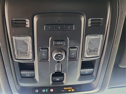Used 2023 Chevrolet Tahoe Premier AWD/4WD image 28