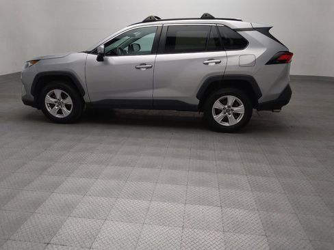 Used 2019 Toyota RAV4 XLE FWD image 2