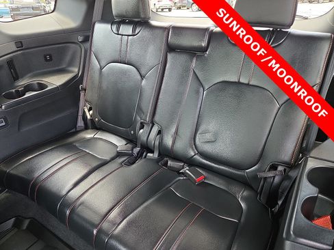 Used 2025 Honda Pilot TrailSport image 10