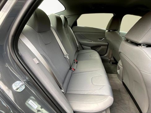 Used 2025 Hyundai Elantra SE image 26