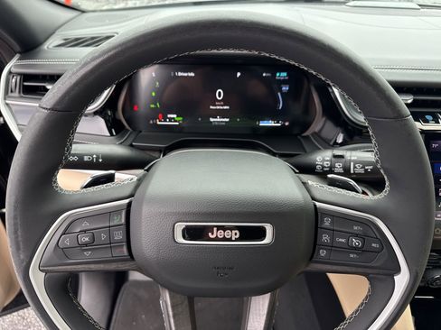 Used 2022 Jeep Grand Cherokee Limited 4xe image 34