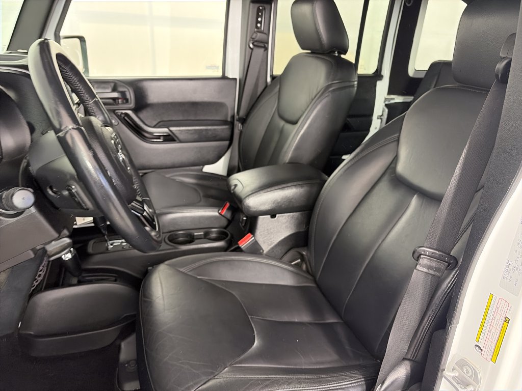 Used 2015 Jeep Wrangler Unlimited Sahara AWD/4WD image 11