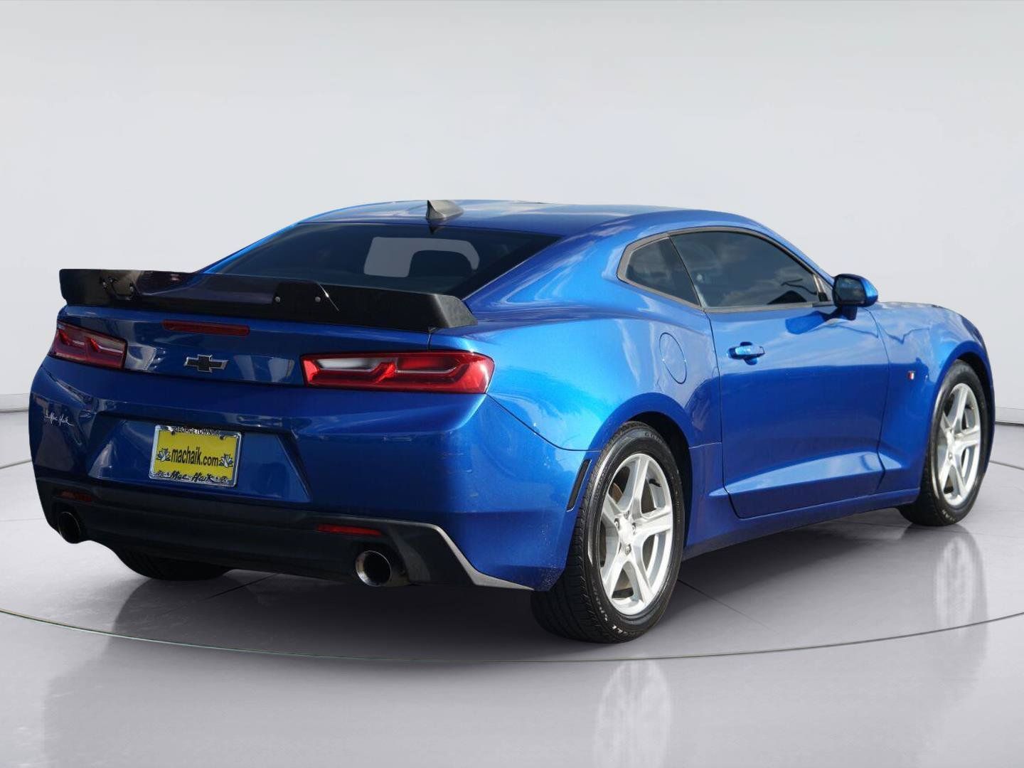 Used 2018 Chevrolet Camaro LT RWD image 6