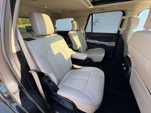 Used 2022 Ford Expedition Platinum image 30