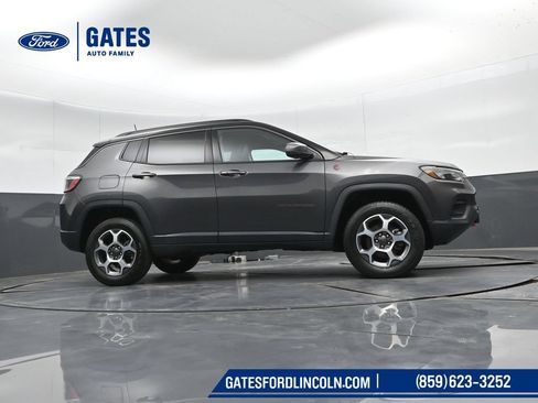 Used 2022 Jeep Compass Trailhawk w/ Trailhawk Convenience Group AWD/4WD image 36