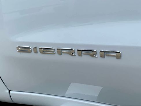 New 2026 GMC Sierra 1500 SLT w/ SLT Convenience Package image 21