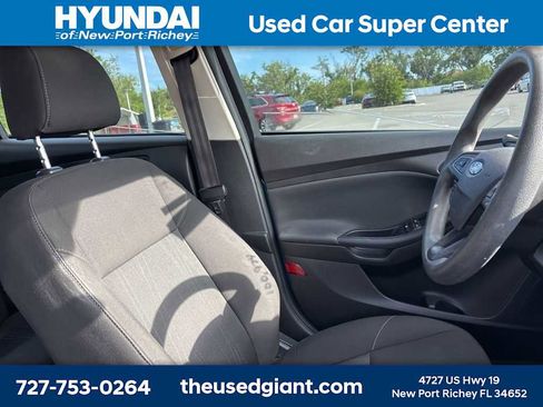 Used 2016 Ford Focus SE FWD image 8