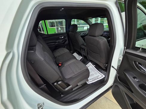 Used 2022 Chevrolet Traverse LT w/ Midnight/Sport Edition image 17