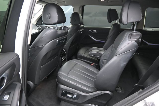 Used 2021 BMW X7 xDrive40i w/ Parking Assistance Package AWD/4WD image 16