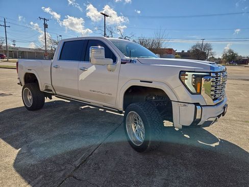 Used 2024 GMC Sierra 2500 Denali w/ Technology Package image 11