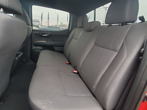 Used 2017 Toyota Tacoma TRD Sport w/ Exterior Package image 13