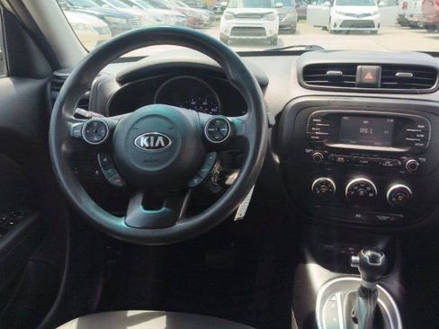 Used 2016 Kia Soul + FWD image 19