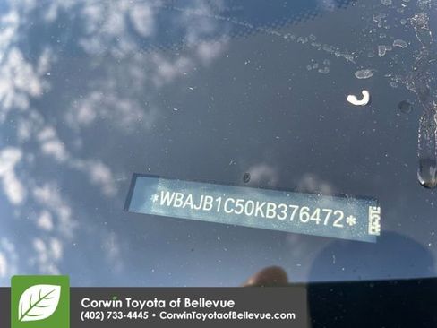 Used 2019 BMW 530e xDrive w/ Convenience Package image 28