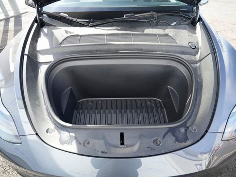 Used 2023 Tesla Model Y 2WD image 17