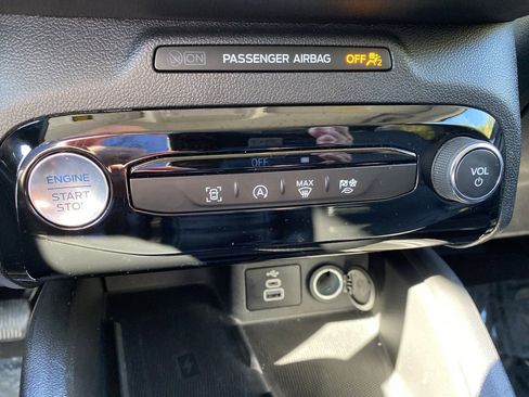 Certified 2025 Ford Escape Platinum image 22