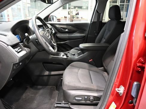 Used 2023 GMC Terrain SLE w/ Driver Convenience Package image 9