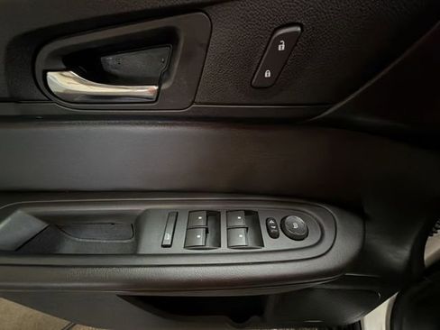 Used 2015 Chevrolet Traverse LT image 13