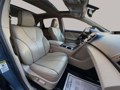 Used 2010 Toyota Venza AWD image 16