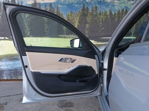 Used 2019 BMW 330i Sedan w/ Driving Assistance Package image 11