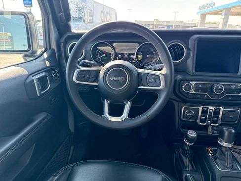 Used 2023 Jeep Wrangler Unlimited Sahara image 17