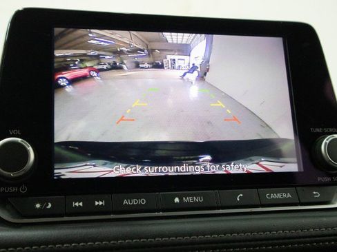 Used 2025 Nissan Rogue SV image 17