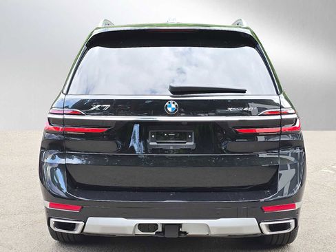 Used 2025 BMW X7 xDrive40i w/ Premium Package AWD/4WD image 4