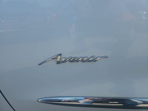 Used 2019 Buick Enclave Avenir w/ Avenir Technology Package FWD image 13