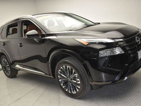Certified 2026 Nissan Rogue Platinum w/ Platinum Premium Package AWD/4WD image 3