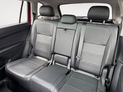 Used 2019 Volkswagen Tiguan SE w/ Panoramic Sunroof Package image 17