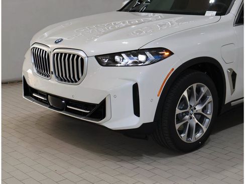 Used 2026 BMW X5 xDrive50e w/ Premium Package AWD/4WD image 2