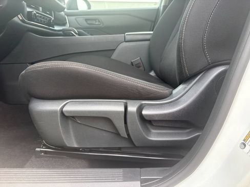 Used 2024 Nissan Rogue S AWD/4WD image 13