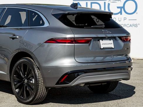 New 2026 Jaguar F-PACE R-Dynamic S image 10