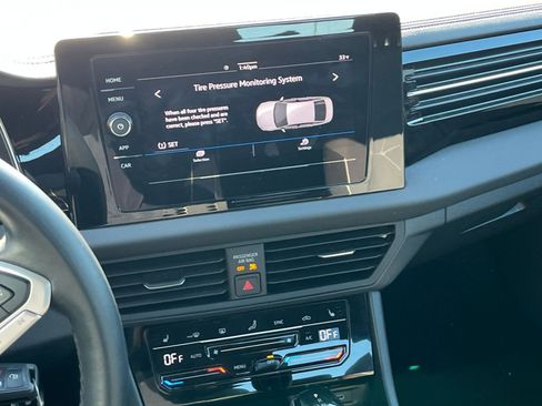 Used 2025 Volkswagen Jetta Sport image 20