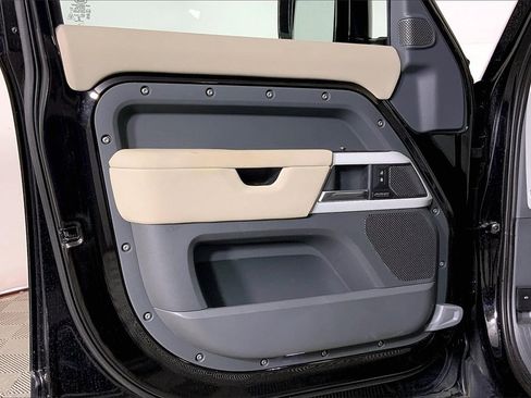 Used 2022 Land Rover Defender 110 SE image 22